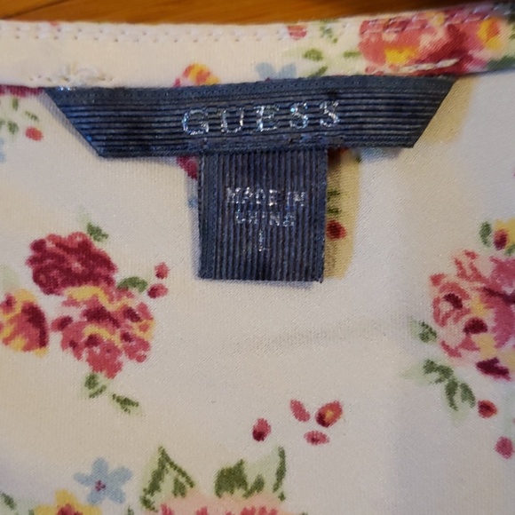 ๐๏ธHOST PICK!!! Guess Floral Rose & Lace Camii Top - Picture 4 of 8